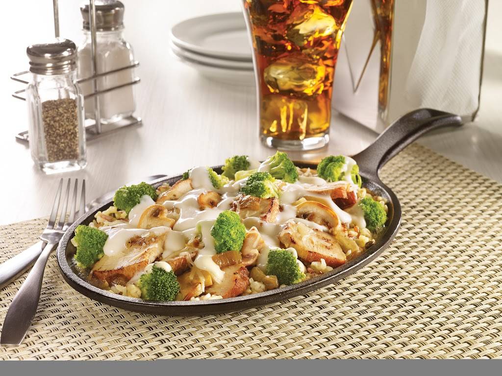 The DEN by Dennys | restaurant | 11377 Bellflower Rd, Cleveland, OH 44106, USA | 2163680634 OR +1 216-368-0634