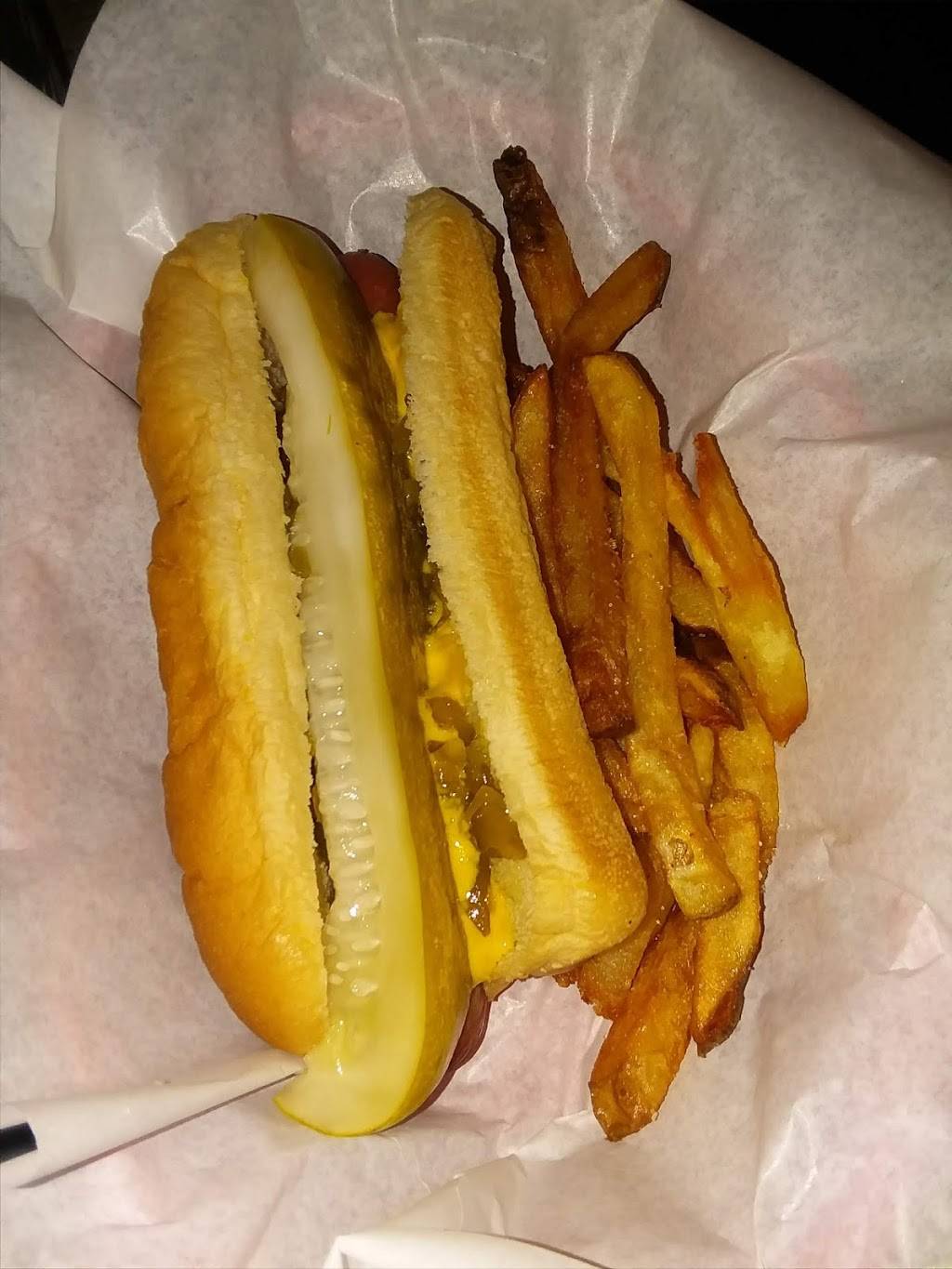 Toms Carry Out | meal takeaway | 3840 S Harlem Ave, Lyons, IL 60534, USA | 7084429331 OR +1 708-442-9331