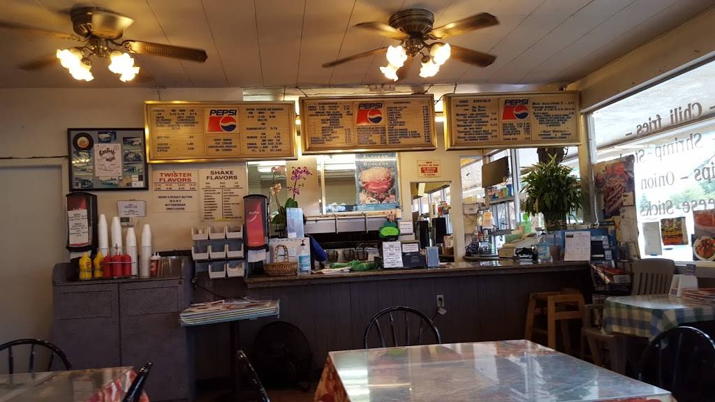 Classic Burgers of Los Gatos | restaurant | 15737 Los Gatos Blvd, Los Gatos, CA 95032, USA | 4083566910 OR +1 408-356-6910