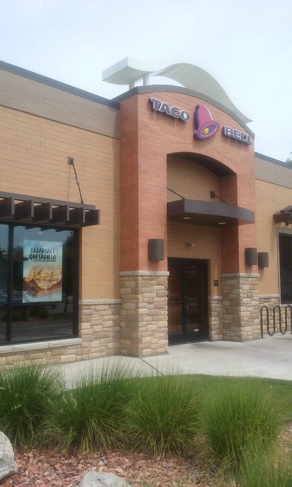 Taco Bell | meal takeaway | 21900 Woodward Ave, Ferndale, MI 48220, USA | 2486770550 OR +1 248-677-0550