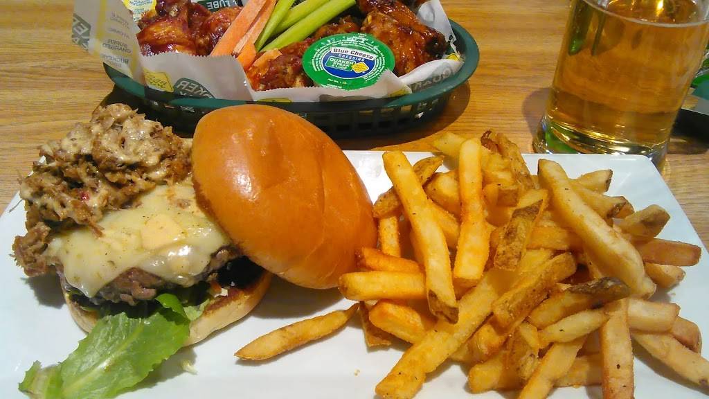 Quaker Steak & Lube | restaurant | 12832 Jefferson Ave, Newport News, VA 23608, USA | 7578745823 OR +1 757-874-5823