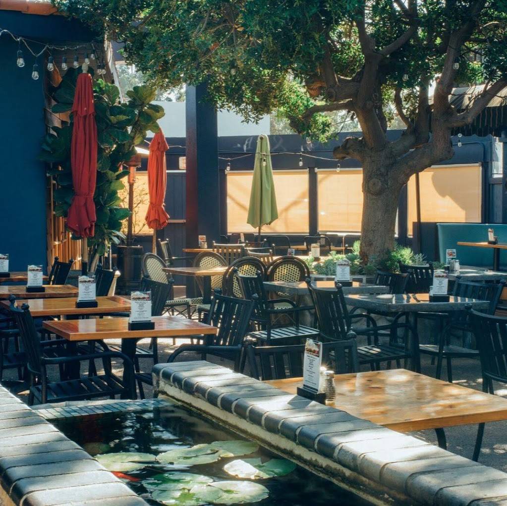 Ivanhoe Restaurant & Bar | restaurant | 2500 Riverside Dr, Los Angeles, CA 90039, USA | 3236650211 OR +1 323-665-0211