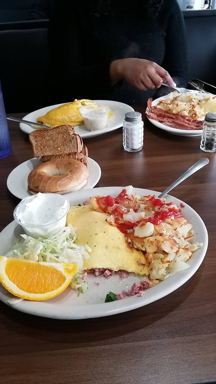 Gest Omelettes | restaurant | 25906 Plymouth Rd, Redford Charter Twp, MI 48239, USA | 3139373540 OR +1 313-937-3540