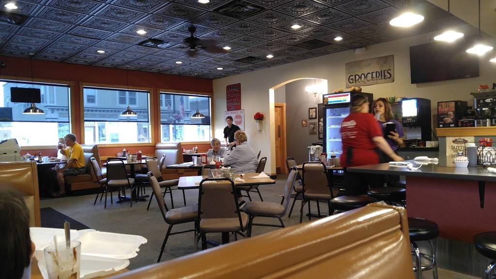 Judis Place | restaurant | 930 Center Ave, Oostburg, WI 53070, USA | 9205643535 OR +1 920-564-3535