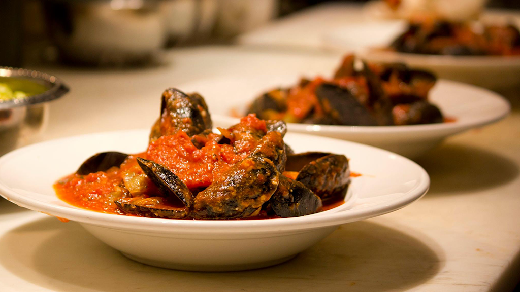 Alla Famiglia | restaurant | 804 E Warrington Ave, Pittsburgh, PA 15210, USA | 4124881440 OR +1 412-488-1440