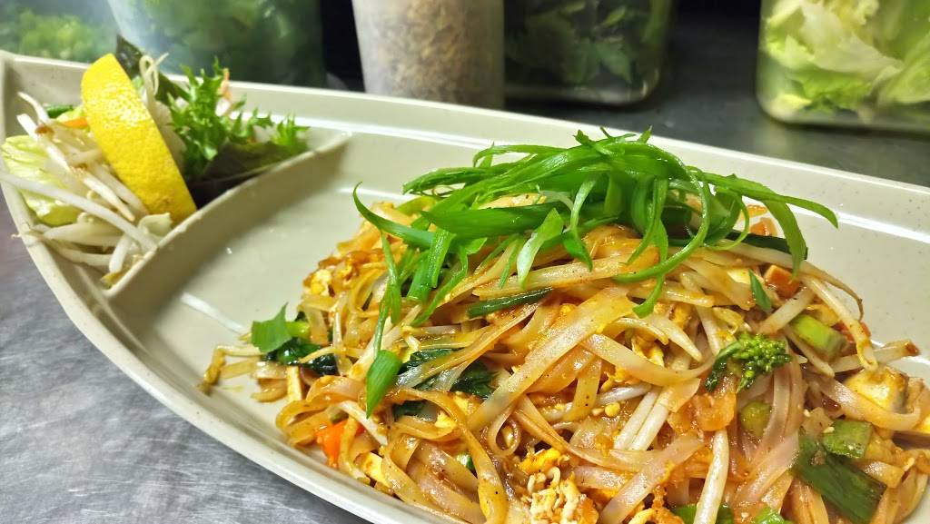 Chada Thai Bistro | restaurant | 96 W Old Country Rd, Hicksville, NY 11801, USA | 5169340717 OR +1 516-934-0717