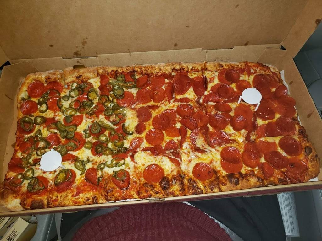 Foxs Pizza Den of Stowe Twp. | restaurant | 659 Woodward Ave, McKees Rocks, PA 15136, USA | 4123313131 OR +1 412-331-3131