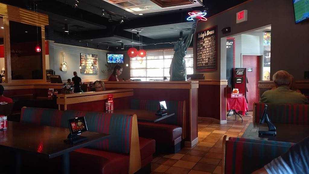 Red Robin Gourmet Burgers and Brews | restaurant | 2667 Park Ave, Tustin, CA 92782, USA | 7142587657 OR +1 714-258-7657