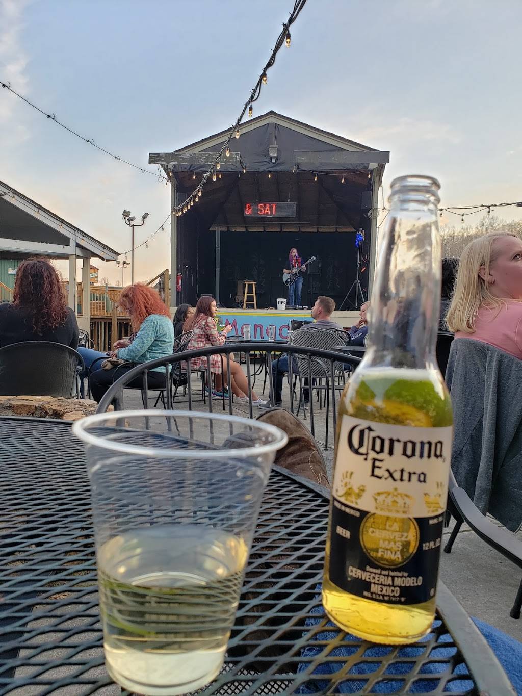 Mangos Bar & Grill | restaurant | 16430 Booker T Washington Hwy, Moneta, VA 24121, USA | 5407211632 OR +1 540-721-1632