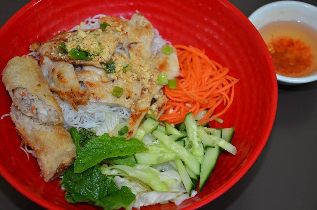 Ginger Pho | restaurant | 2590 Weston Rd, North York, ON M9N 2A9, Canada | 4162418787 OR +1 416-241-8787