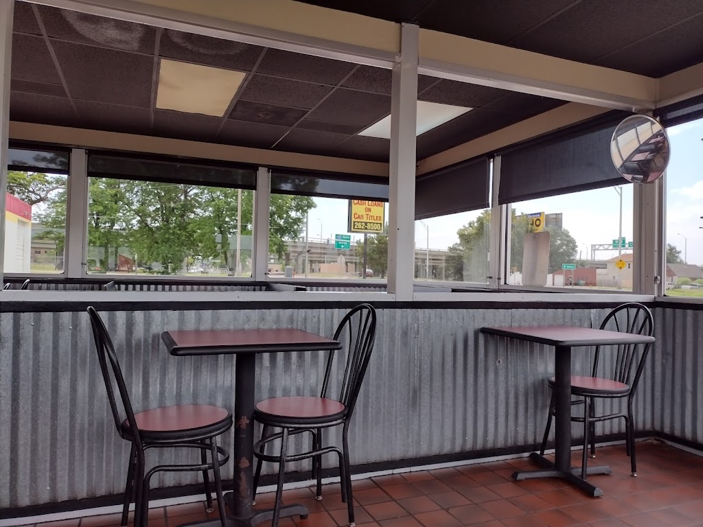 Dog-N-Shake | restaurant | 1706 E Central Ave, Wichita, KS 67214, USA | 3162621961 OR +1 316-262-1961