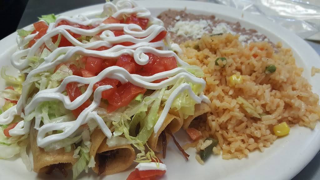 La Familia Jalisco Mexican Restaurant | restaurant | 4022 Alpine Ave NW, Comstock Park, MI 49321, USA | 6162024141 OR +1 616-202-4141