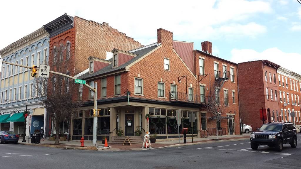 Commonwealth On Queen | cafe | 301 N Queen St, Lancaster, PA 17603, USA | 7172083394 OR +1 717-208-3394