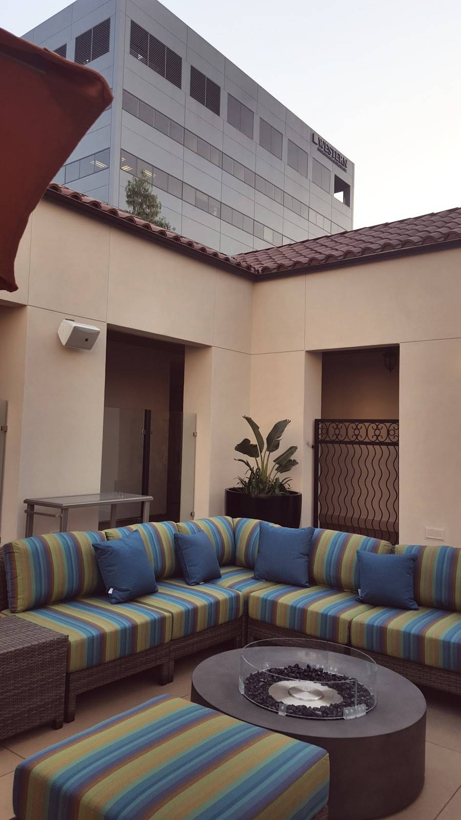 Hotel Constance Pasadena | night club | 928 E Colorado Blvd, Pasadena, CA 91106, USA | 6268987900 OR +1 626-898-7900