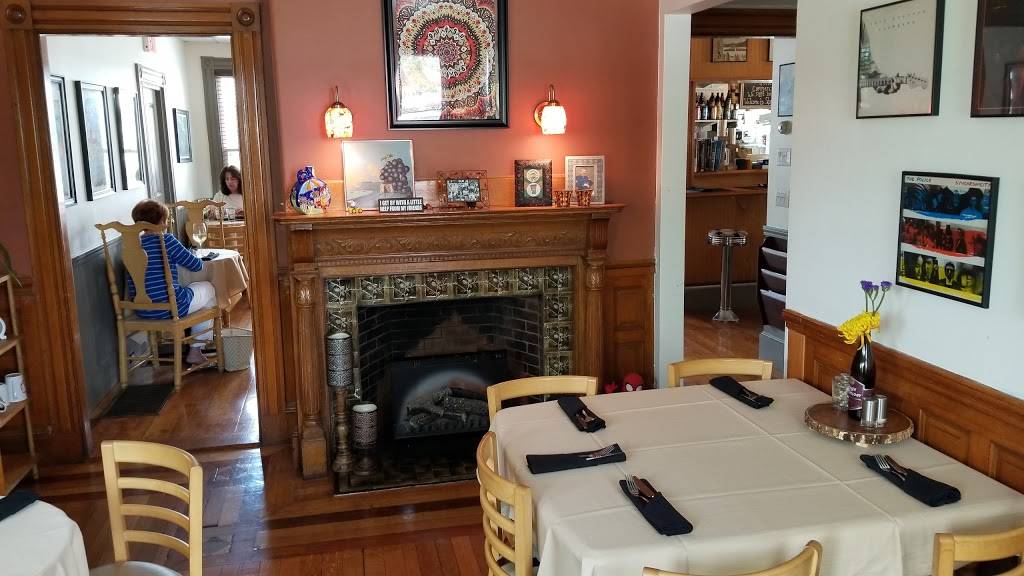 Stomping Grounds Grille | restaurant | 240 Main St, Buzzards Bay, MA 02532, USA | 7743024706 OR +1 774-302-4706