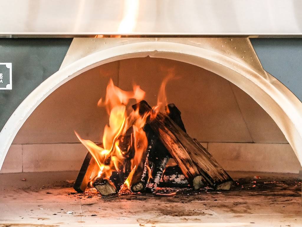 LIT Pizza | restaurant | 14601 Airline Hwy #101, Gonzales, LA 70737, USA | 2254024445 OR +1 225-402-4445