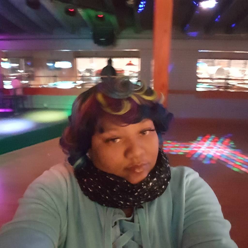 Club Sugarhill | restaurant | 710 S Reynolds Rd, Toledo, OH 43615, USA | 4197203328 OR +1 419-720-3328