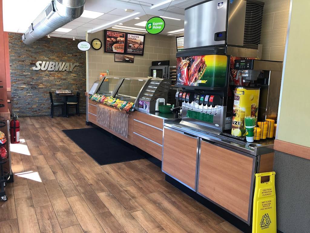Subway | restaurant | 3067 N Holton St, Milwaukee, WI 53212, USA | 4142048880 OR +1 414-204-8880