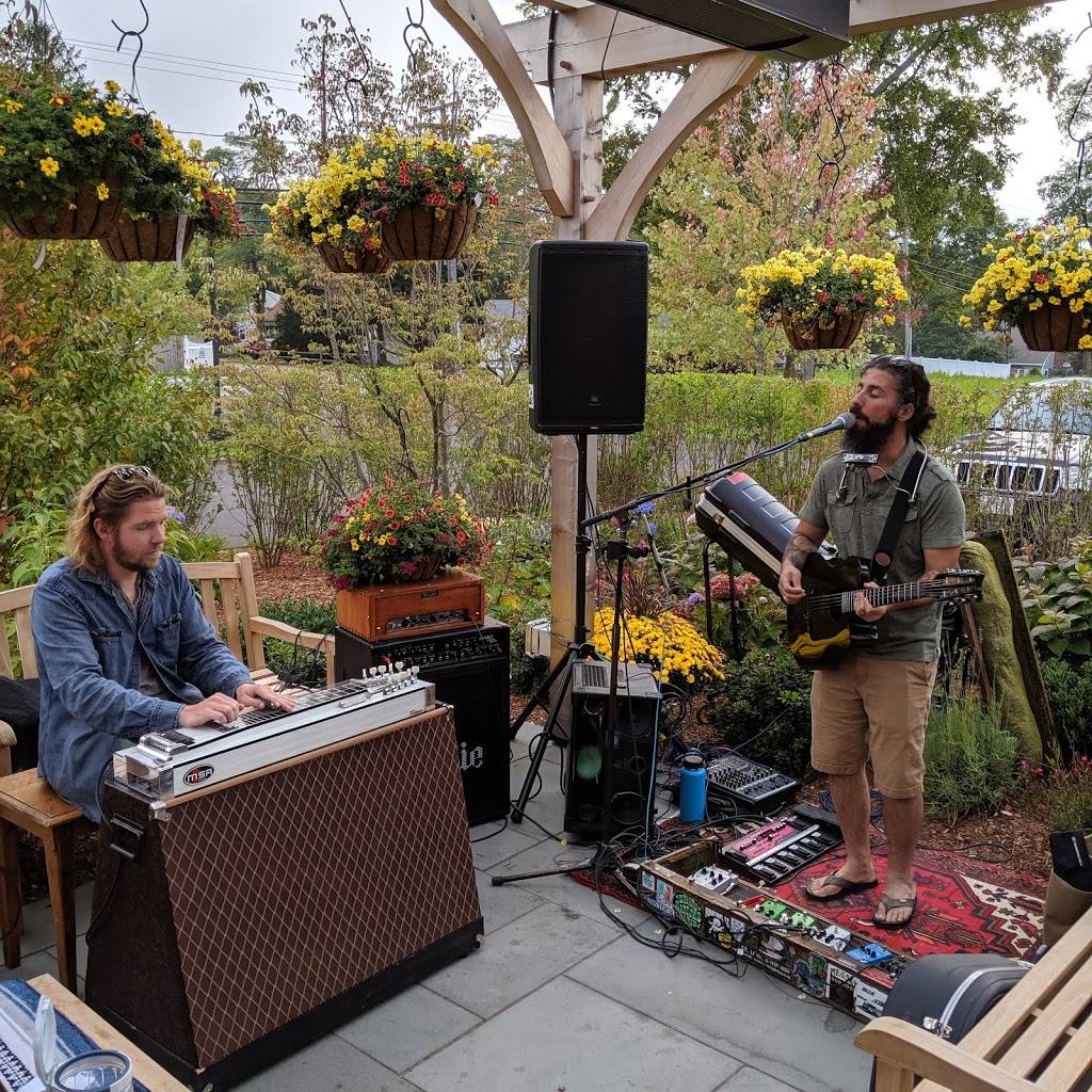 Bad Martha Farmers Brewery | restaurant | 876 E Falmouth Hwy, Falmouth, MA 02536, USA | 5084446571 OR +1 508-444-6571