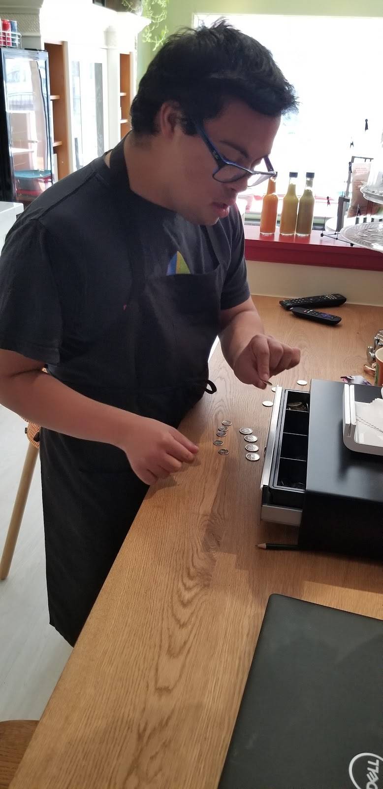 Cafe Mix Up | restaurant | 77 Lakeshore Rd W, Oakville, ON L6K 1C9, Canada | 2898370899 OR +1 289-837-0899