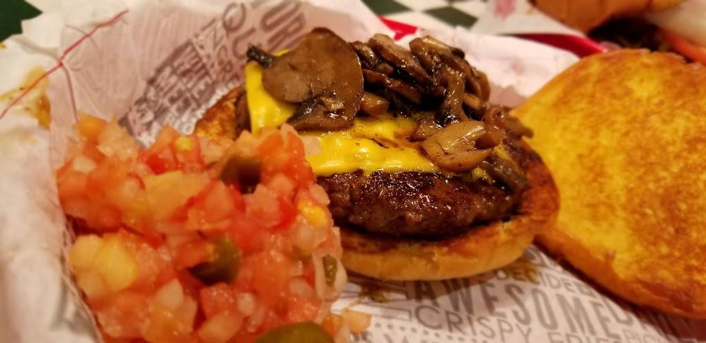 Fuddruckers | restaurant | 39 Norwich-Westerly Rd, Ledyard, CT 06339, USA | 8603123000 OR +1 860-312-3000