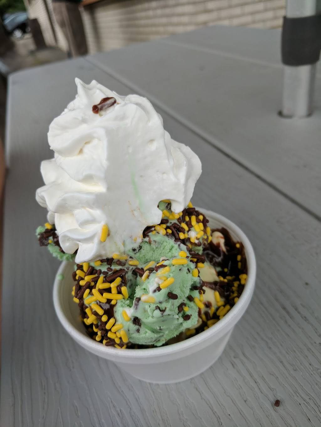 Charlies Ice Cream | restaurant | 4376 Old William Penn Hwy, Monroeville, PA 15146, USA | 4126852834 OR +1 412-685-2834