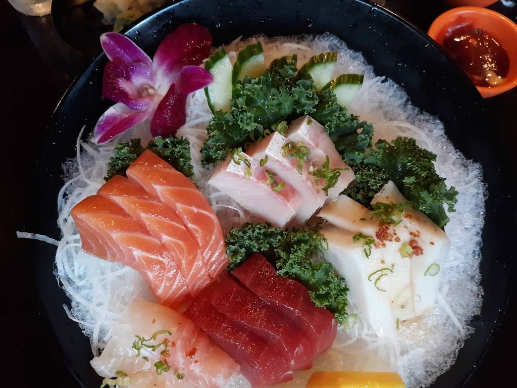 Suzushii Sushi & Grill | restaurant | 915 E.Road To Six Flags Street#103, Arlington, TX 76011, USA | 8174592779 OR +1 817-459-2779