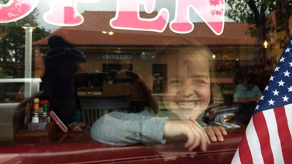 Pages Restaurant | restaurant | 26 1/2 E Hinsdale Ave, Hinsdale, IL 60521, USA | 6303239058 OR +1 630-323-9058