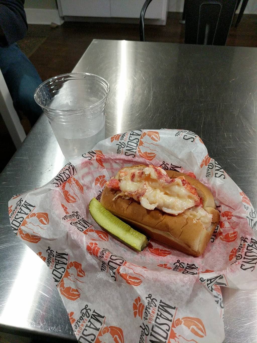 Masons Famous Lobster Rolls | restaurant | 156 National Plaza, Oxon Hill, MD 20745, USA | 3012987850 OR +1 301-298-7850