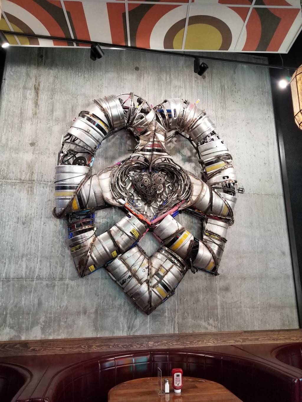 HopCat | restaurant | 435 Nicollet Mall, Minneapolis, MN 55401, USA | 6122765555 OR +1 612-276-5555