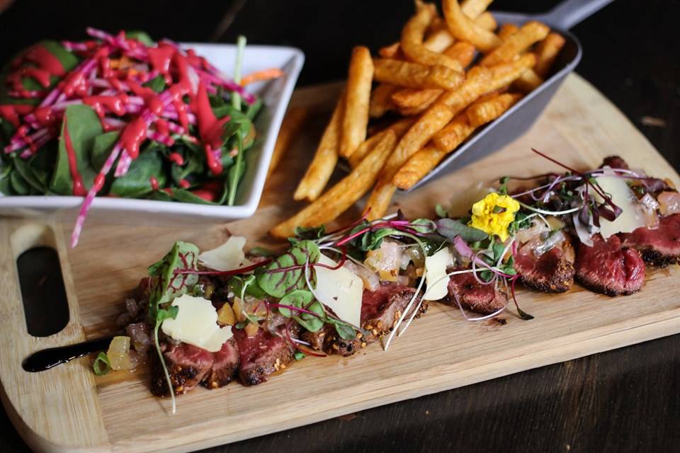 Le Rideau Rouge | restaurant | 1147 Avenue Cartier, Québec, QC G1R 2S6, Canada | 4189776843 OR +1 418-977-6843