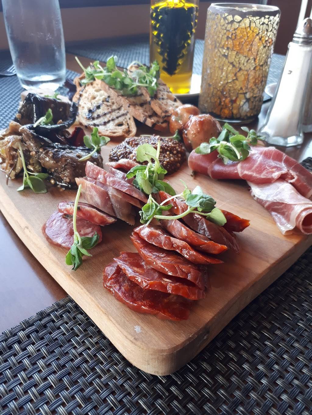 Lake House Restaurant | restaurant | 3100 N Service Rd, Vineland Station, ON L0R 2E0, Canada | 9055626777 OR +1 905-562-6777