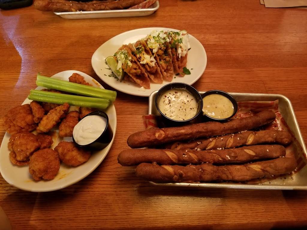 Applebees Grill + Bar | restaurant | 2105 N Squirrel Rd, Auburn Hills, MI 48326, USA | 2483734659 OR +1 248-373-4659