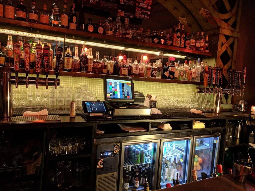 TangleTown Public House | restaurant | 2106 N 55th St, Seattle, WA 98103, USA | 2064666340 OR +1 206-466-6340