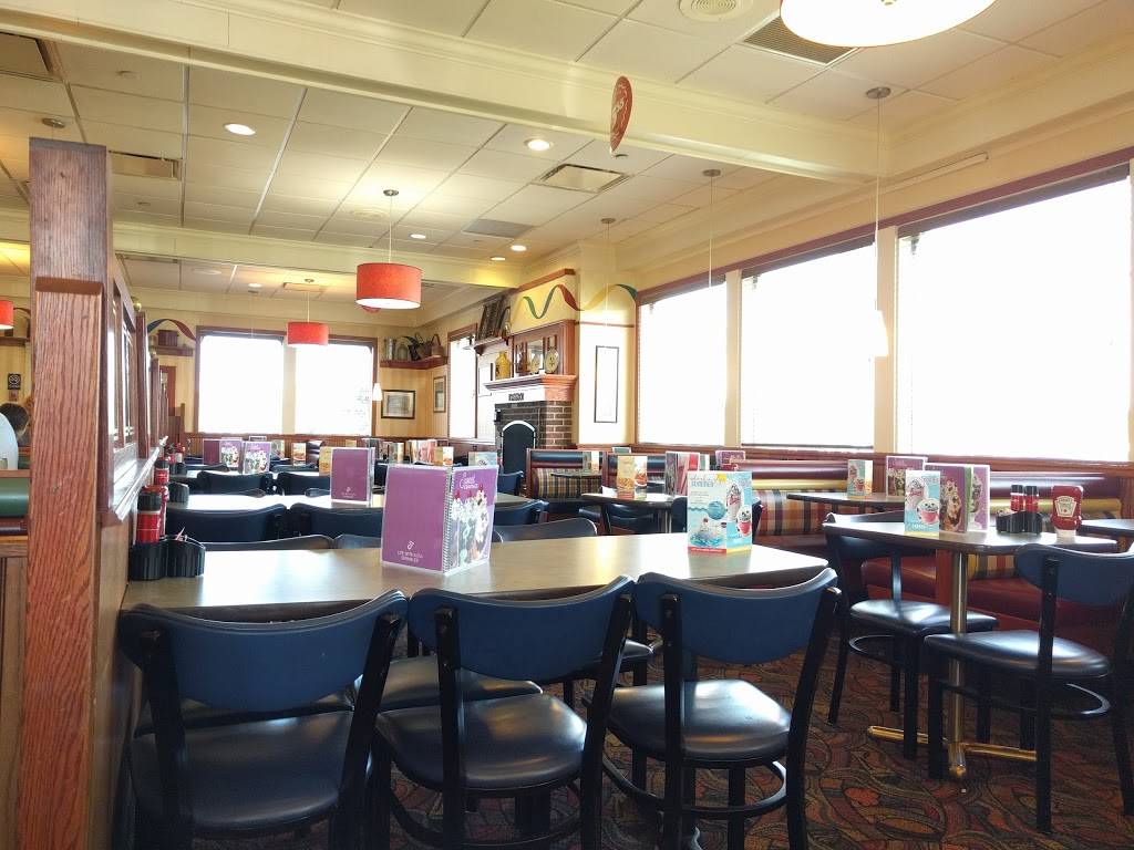 Friendlys | restaurant | 150 Jericho Turnpike, Syosset, NY 11791, USA | 5169210581 OR +1 516-921-0581