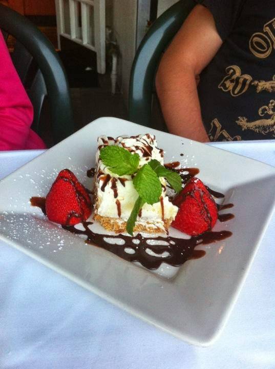 Le Petit Greek | restaurant | 127 N Larchmont Blvd, Los Angeles, CA 90004, USA | 3234645160 OR +1 323-464-5160