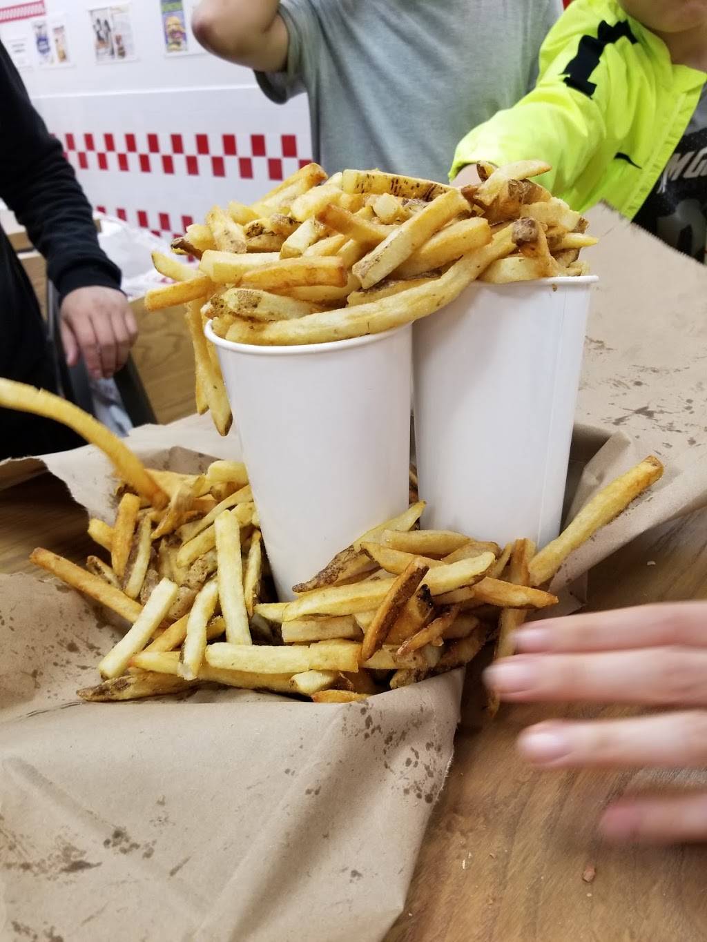 Five Guys | meal takeaway | Bear Creek Village, 17124 Redmond Way, Redmond, WA 98052, USA | 4254068949 OR +1 425-406-8949