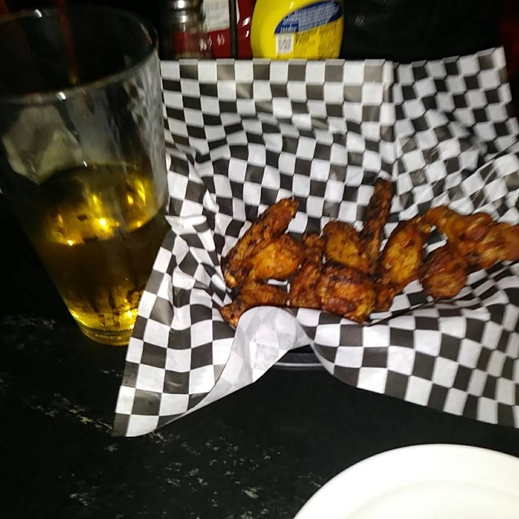 Bugsys Bar & Grill | restaurant | 1980 East 12 Mile Road, Warren, MI 48092, USA | 5867512554 OR +1 586-751-2554