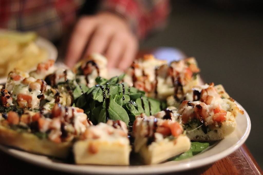 Sir Benedicts Tavern on the Lake | restaurant | 805 E Superior St, Duluth, MN 55802, USA | 2187281192 OR +1 218-728-1192