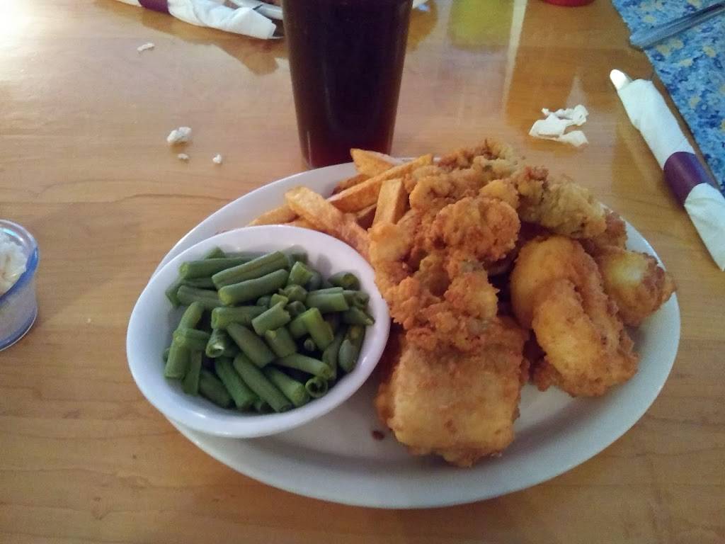 Crosstone Restaurant | restaurant | 1132 S Main St, Bryant Pond, ME 04219, USA | 2076742392 OR +1 207-674-2392