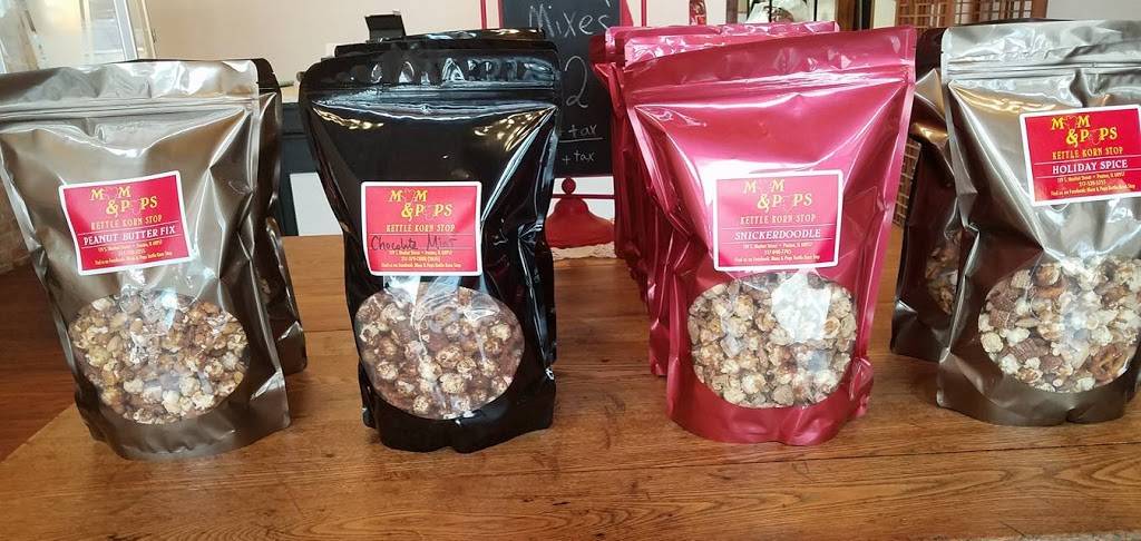 Mom & Pops Kettle Korn Stop | restaurant | 119 S Market St, Paxton, IL 60957, USA | 2173792676 OR +1 217-379-2676