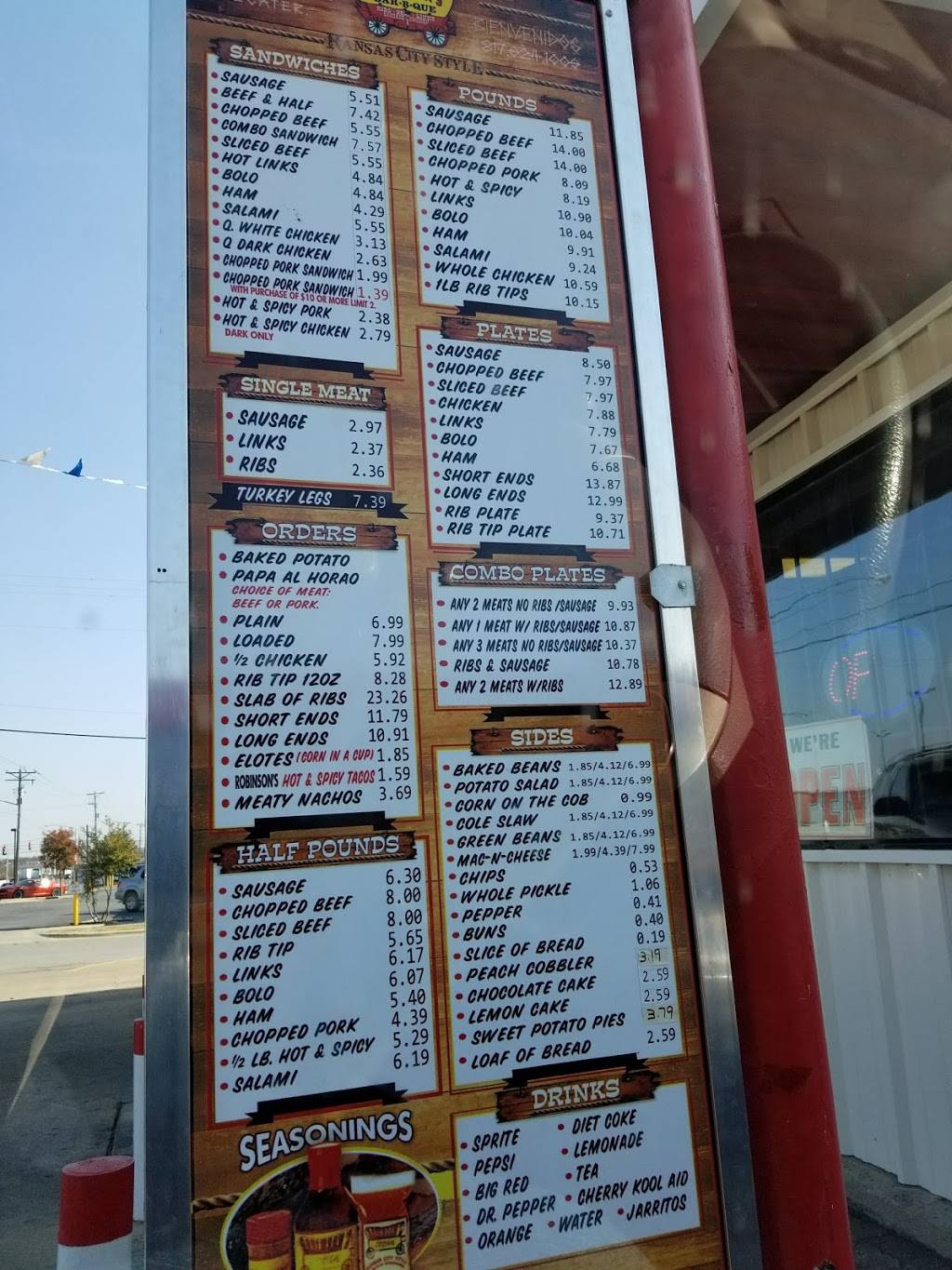 Robinsons Barbeque | restaurant | 1028 E Berry St, Fort Worth, TX 76110, USA | 8179241009 OR +1 817-924-1009