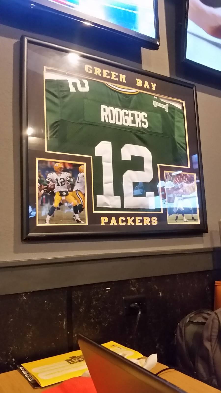 Buffalo Wild Wings | restaurant | 2635 N Mayfair Rd, Wauwatosa, WI 53226, USA | 4143021900 OR +1 414-302-1900