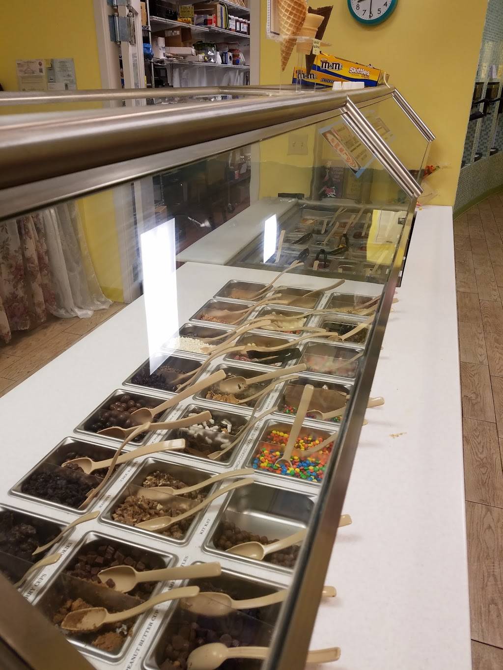 bluspoon yogurt parlor | restaurant | 704 US-441, The Villages, FL 32159, USA | 3527754078 OR +1 352-775-4078