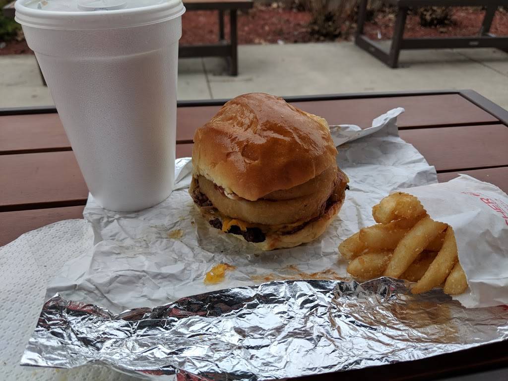 15th & Chris | restaurant | 201 15th Ave, Rockford, IL 61104, USA | 7797744116 OR +1 779-774-4116