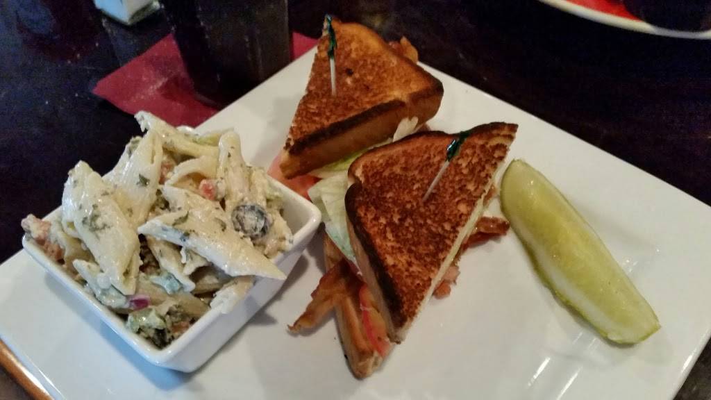 Gus Bar & Grill | restaurant | 2701 W Broad St, Richmond, VA 23220, USA | 8046129275 OR +1 804-612-9275