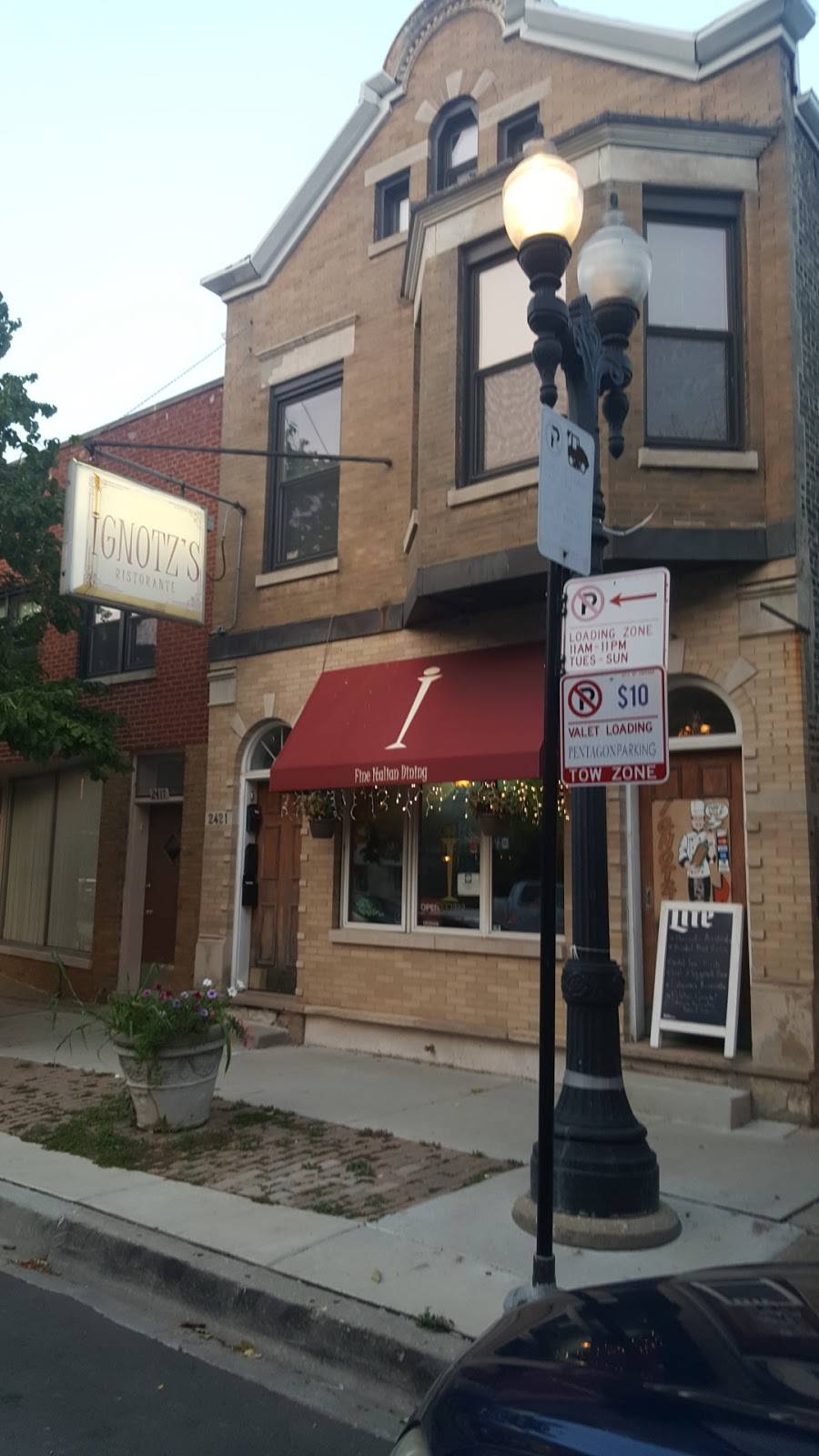 Ignotzs | restaurant | 4901, 2421 S Oakley Ave, Chicago, IL 60608, USA | 7735790300 OR +1 773-579-0300