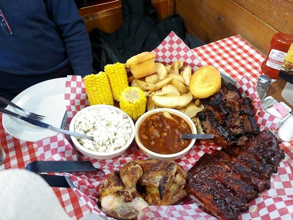 Famous Daves Bar-B-Que | restaurant | 36601 Warren Rd, Westland, MI 48185, USA | 7345951000 OR +1 734-595-1000