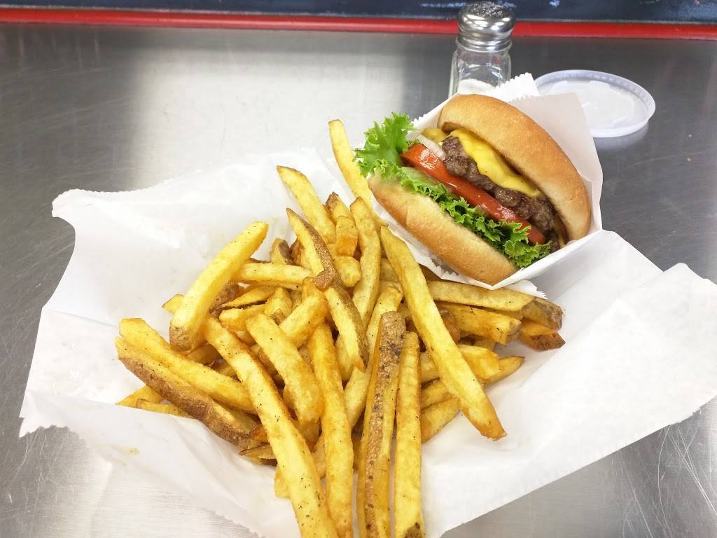 Chubz Famous Chiliburgers | restaurant | 200 A West Woodlawn Rd, Charlotte, NC 28217, USA | 9802371880 OR +1 980-237-1880