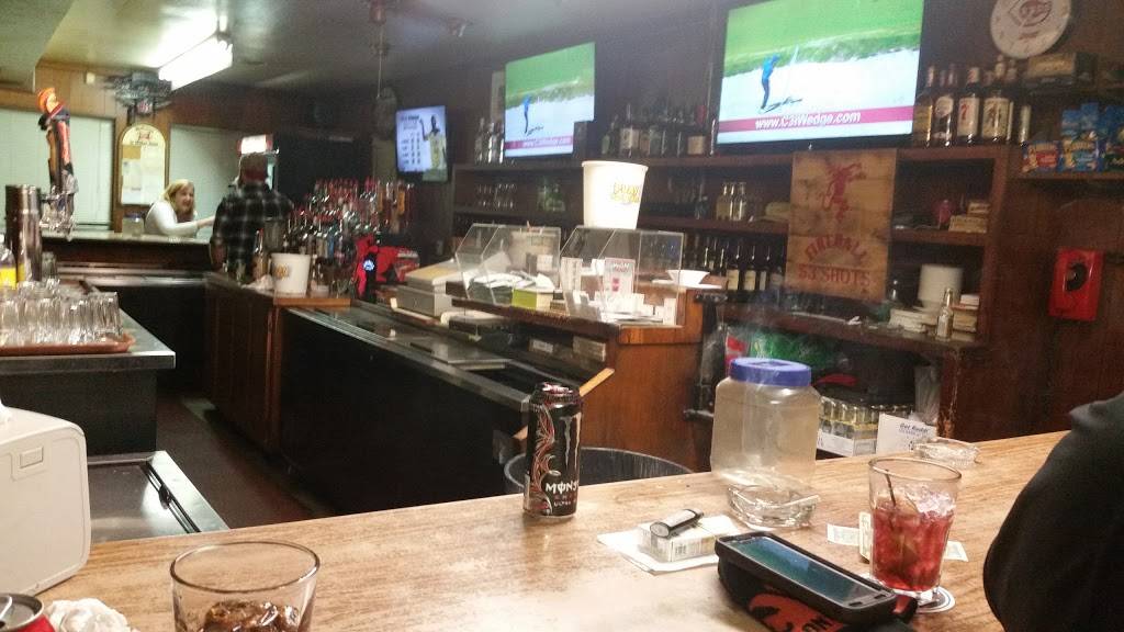 Vics Cafe | restaurant | 1839 E Market St, New Albany, IN 47150, USA | 8129444338 OR +1 812-944-4338